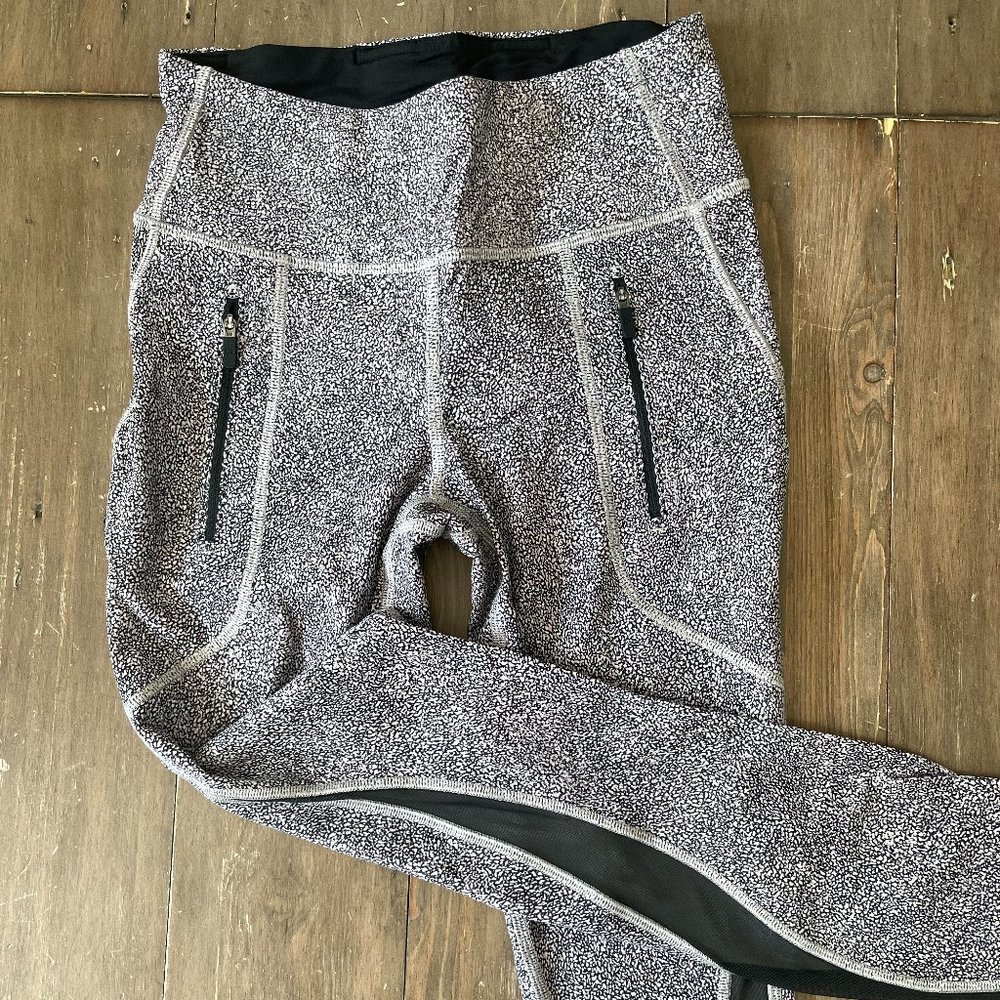 Lululemon 3/4 leggings - black and white fleck, size 4